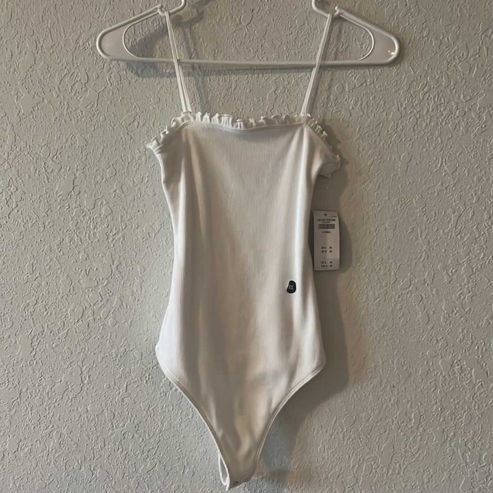 Abercrombie | White Ruffle Hem Bodysuit